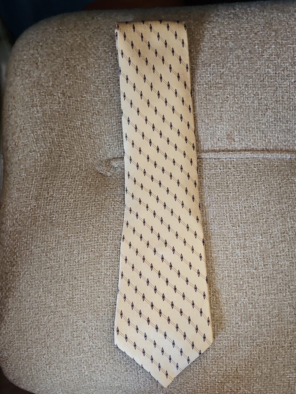 bill blass Cream Tie with Black Diamond Motif